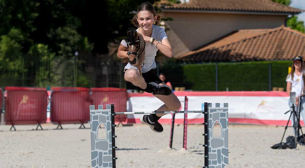 saut avec un hobby horse